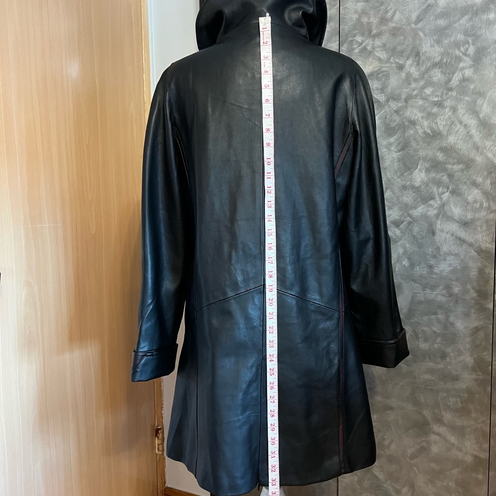 Elegant Black Faux Leather Women's Coat - Picture 3 of 10